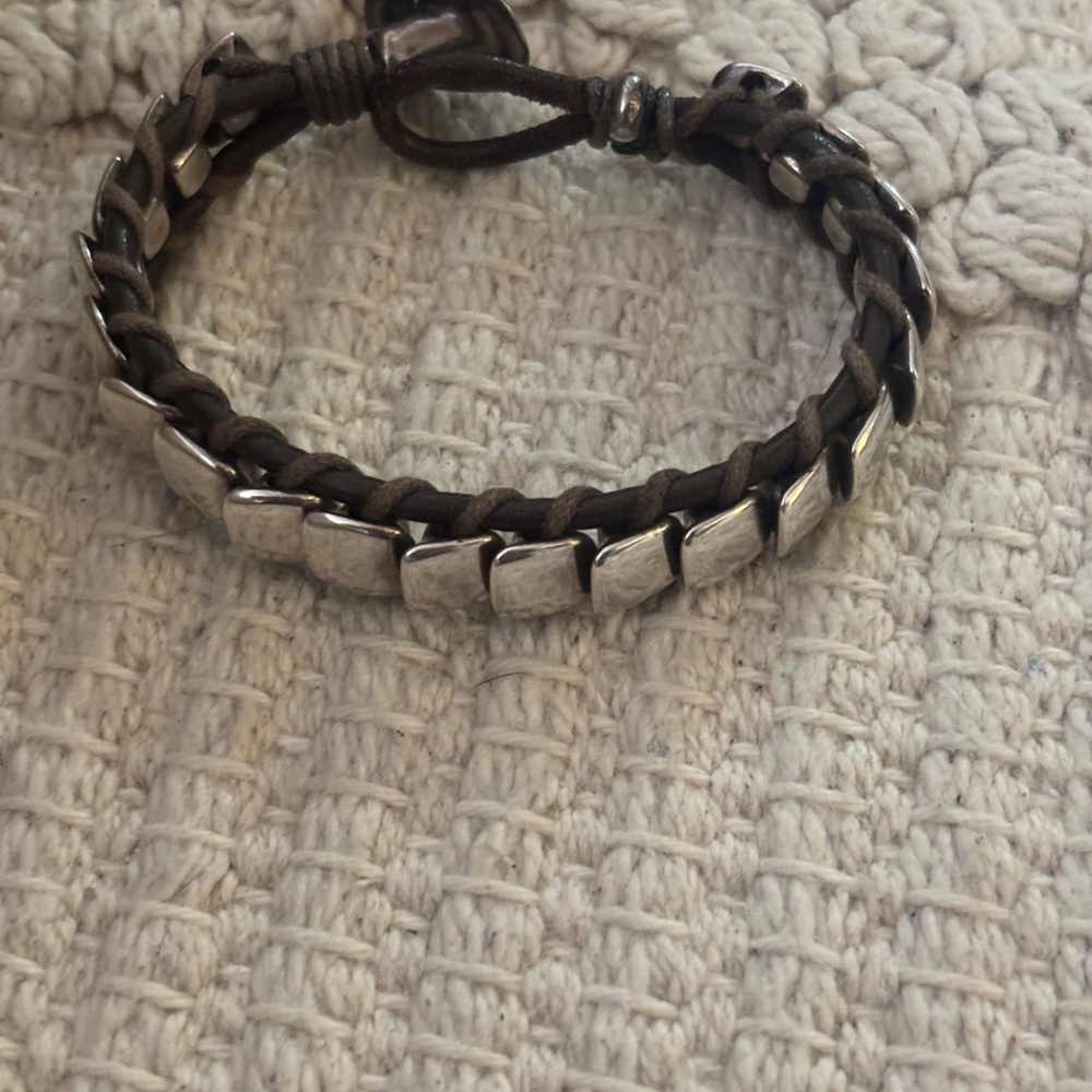 Uno de 50 leather and silver bracelet